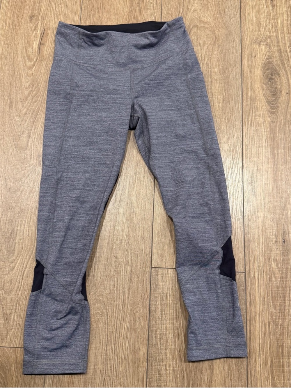 Lululemon Gray cropped Active Leggings with Contrast Panels size 4